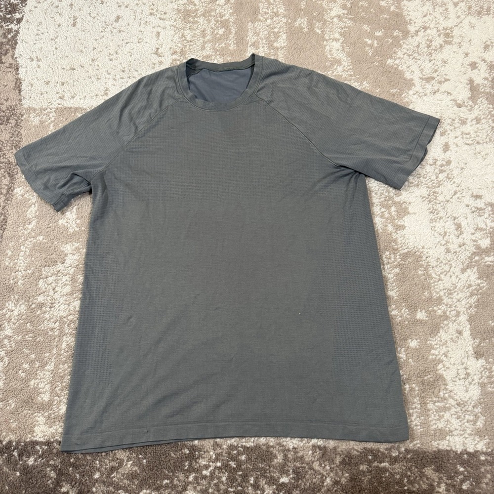 Lululemon Shirt Men's Medium Gray Metal Vent Tech Short Sleeve Gym Stretch